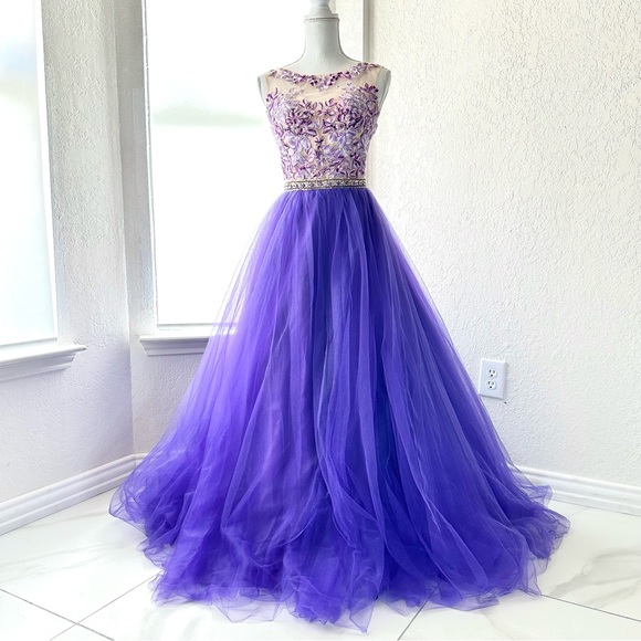 Floral Embroidered Ball Gown Size XS - Picture 3 of 17